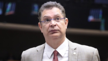 Polícia Federal faz operação de busca e apreensão contra assessores do deputado Sóstenes Cavalcante do PL do Rio