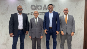 Lottopar realiza visita institucional à Associação Comercial do Paraná e apresenta modelo de loteria estadual com foco em jogo responsável