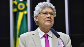 Chico Alencar apresenta PL para acabar com farra da propaganda das bets