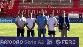 Cláudio Castro acompanha abertura do Carioca Série A2 Loterj em Mesquita