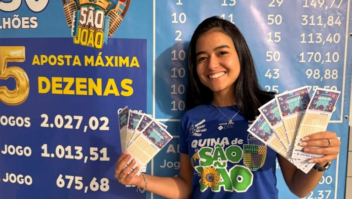 Ganhador da Lotofácil cumpre promessa e dá 10% do prêmio para funcionária de lotérica