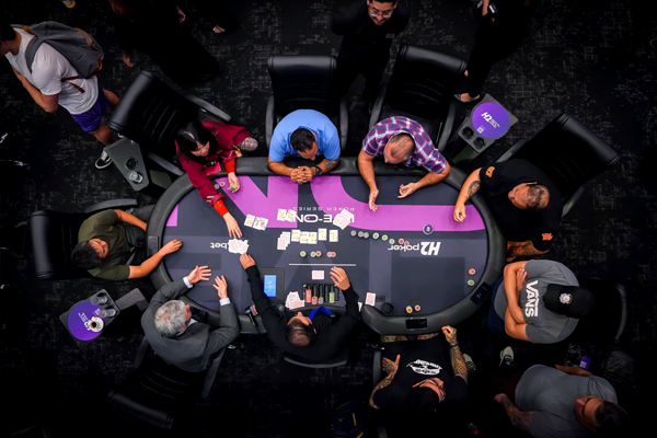 Poker E Networking: evento no H2 reúne empresários 