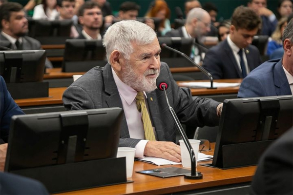 Projeto cria rede de proteção para idosos contra práticas abusivas em jogos de azar