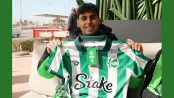 Gabriel Bortoleto ganha camisa do Juventude em ação com Nico Hulkenberg nos bastidores da Fórmula 1 1