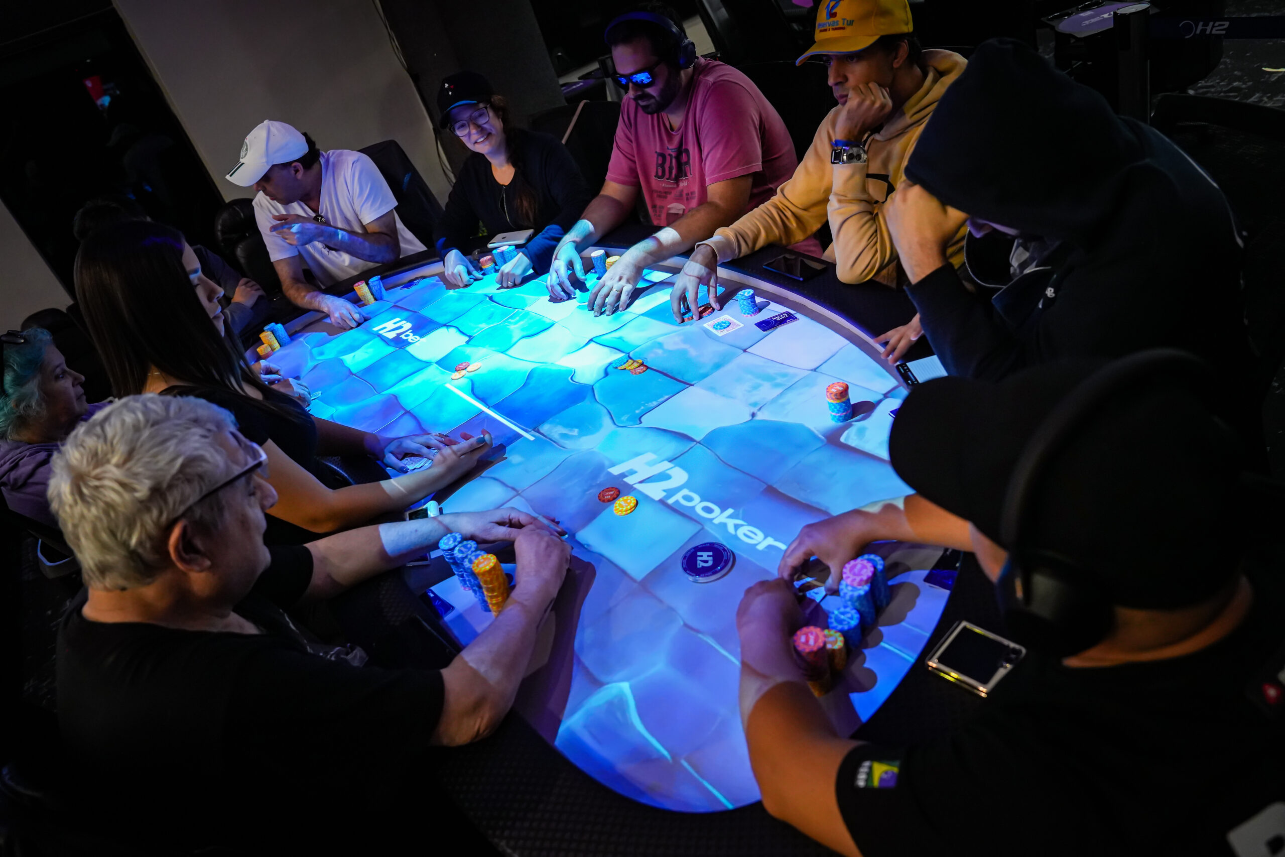H2 inova e apresenta, pela primeira vez, mesa de poker com projeção mapeada 3D