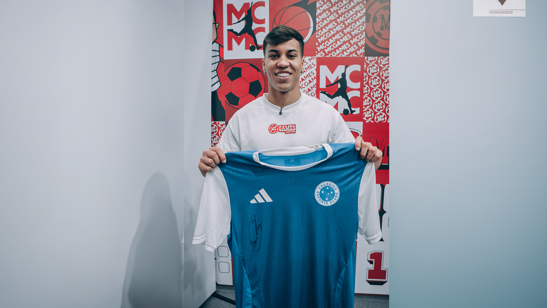 MC Games realiza sorteio de camisa autografada por Kaio Jorge