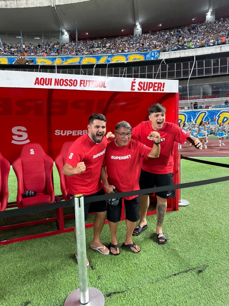 Superbet coloca torcedores no campo na Série B do Brasileirão 2