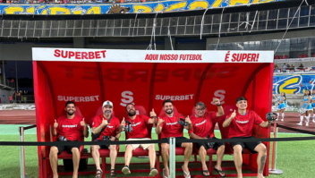 Superbet coloca torcedores no campo na Série B do Brasileirão