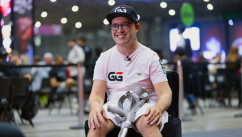 Ele encontrou no poker um caminho de inclusão e socialização: “posso competir de igual pra igual e fazer amigos”