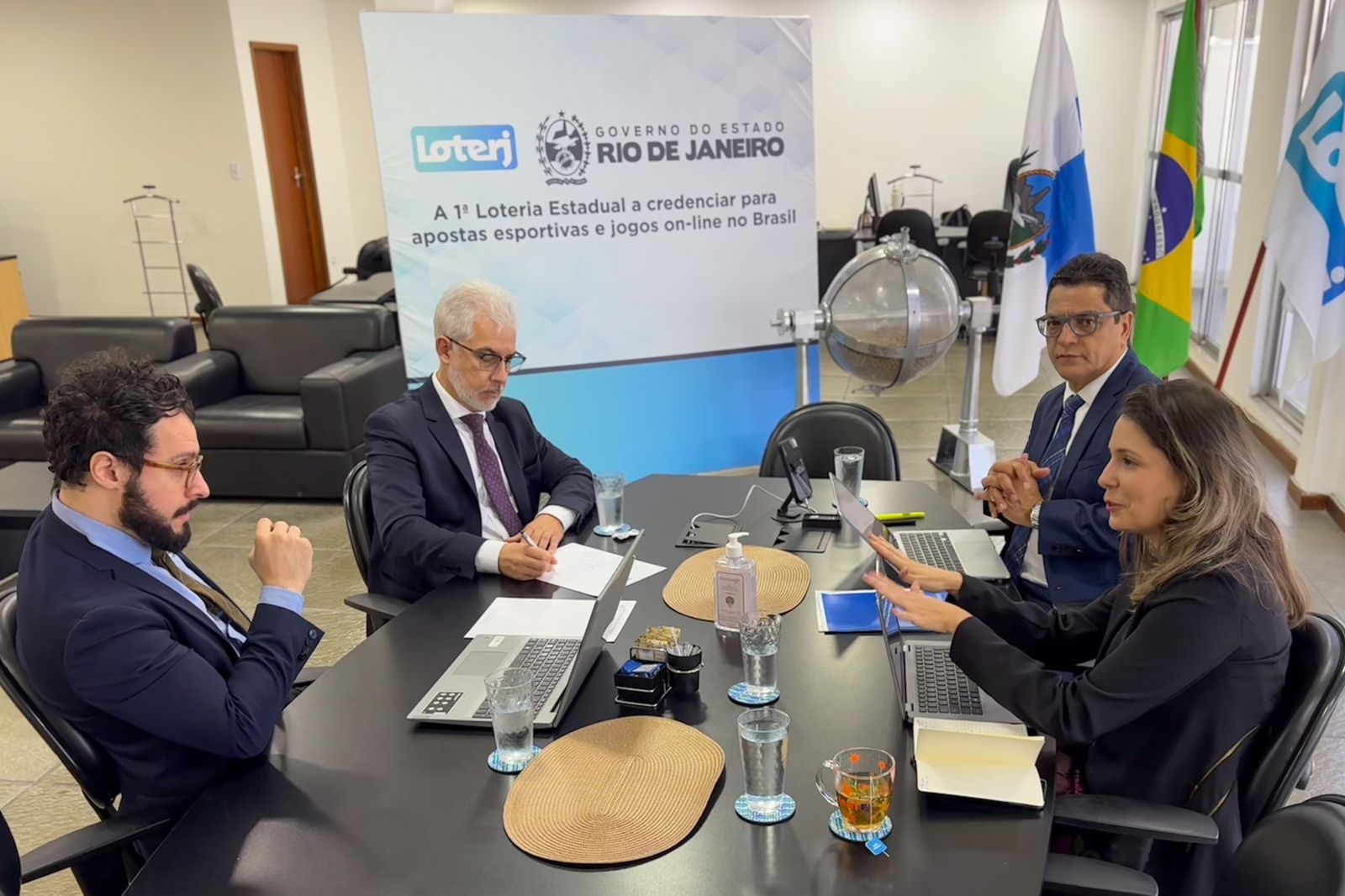 Loterj discute implementação de Video Lottery Terminal (VLT) com especialistas do setor de jogos
