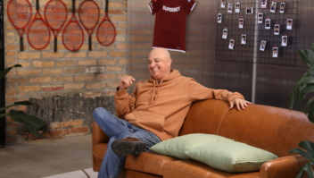 “O jornalismo esportivo vive uma crise, mas ainda é essencial”, diz André Henning