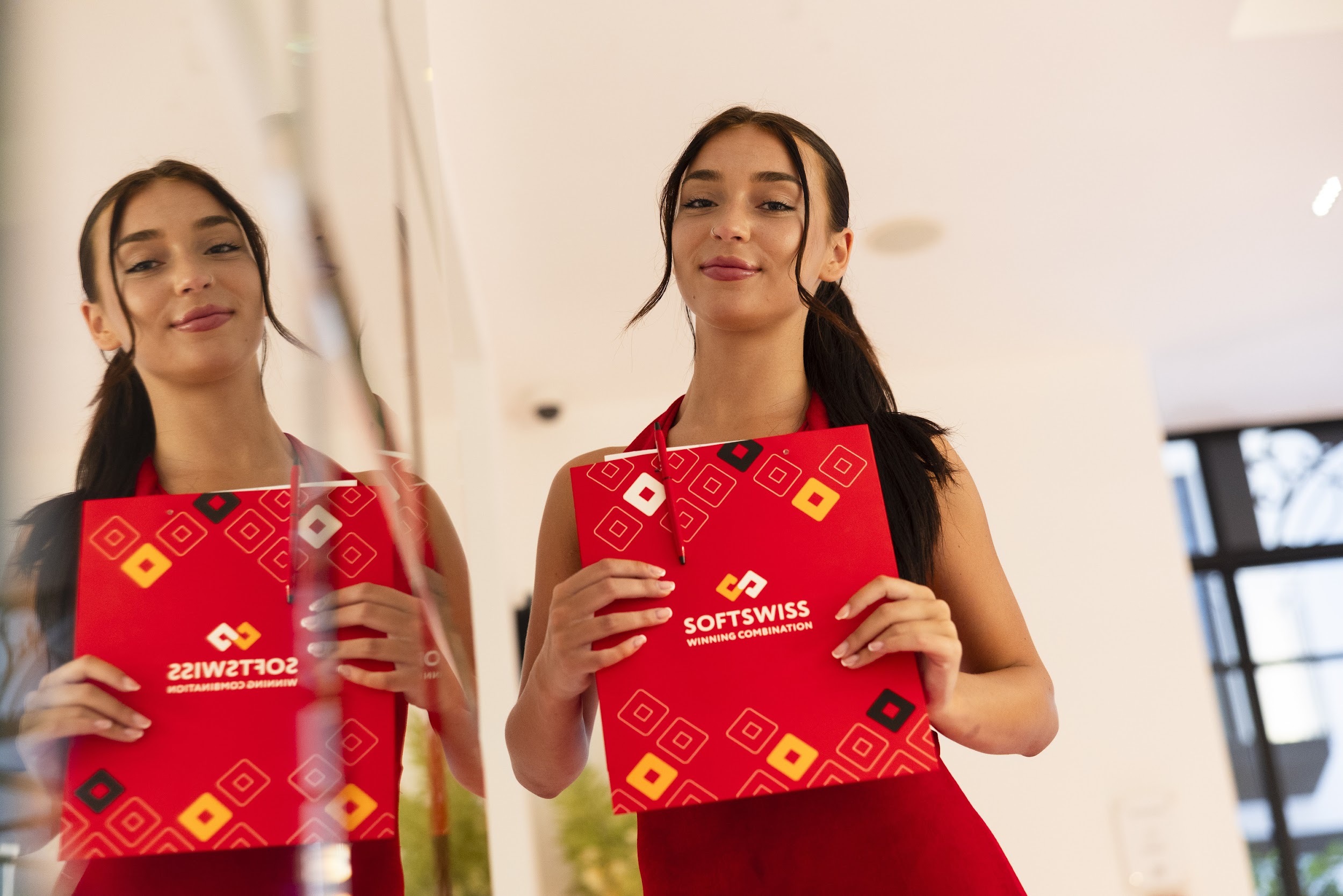 SOFTSWISS estende tapete vermelho para filme de F1 – e uma visão tecnológica do iGaming 2