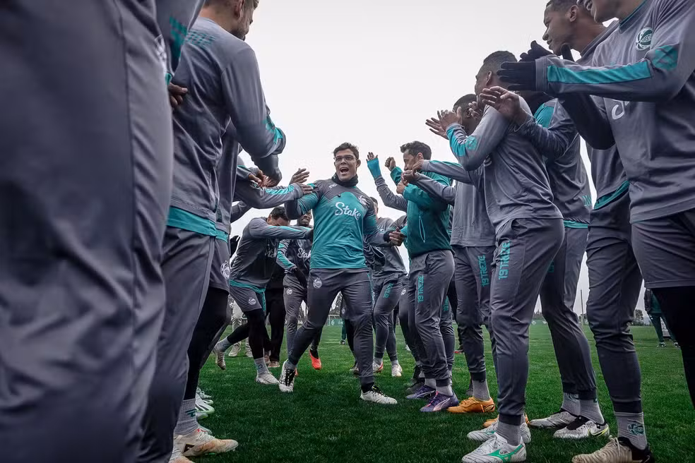 Stake Brasil conecta mundos: o craque do UFC Caio Borralho surpreende o Juventude antes de duelo decisivo 2