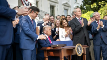 Trump sanciona lei que muda tributação de apostas nos Estados Unidos