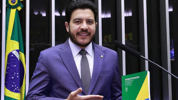 Câmara aprova urgência de projeto para proteger crianças nas redes