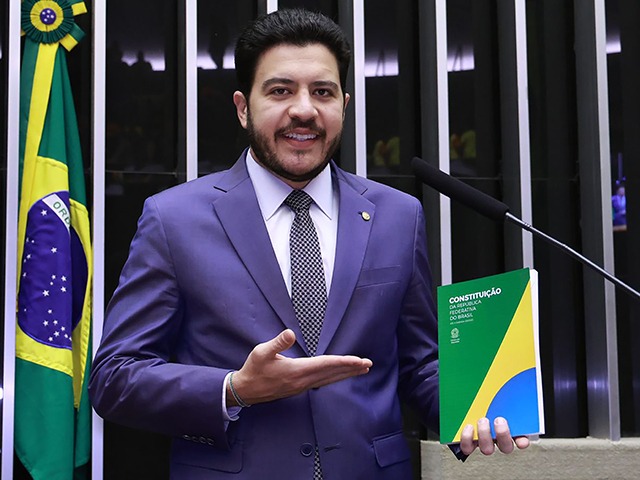 Câmara aprova urgência de projeto para proteger crianças nas redes