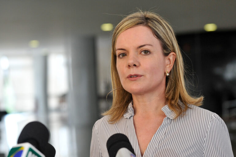 Gleisi Hoffmann: ‘temos de taxar bancos, bilionários e as bets’
