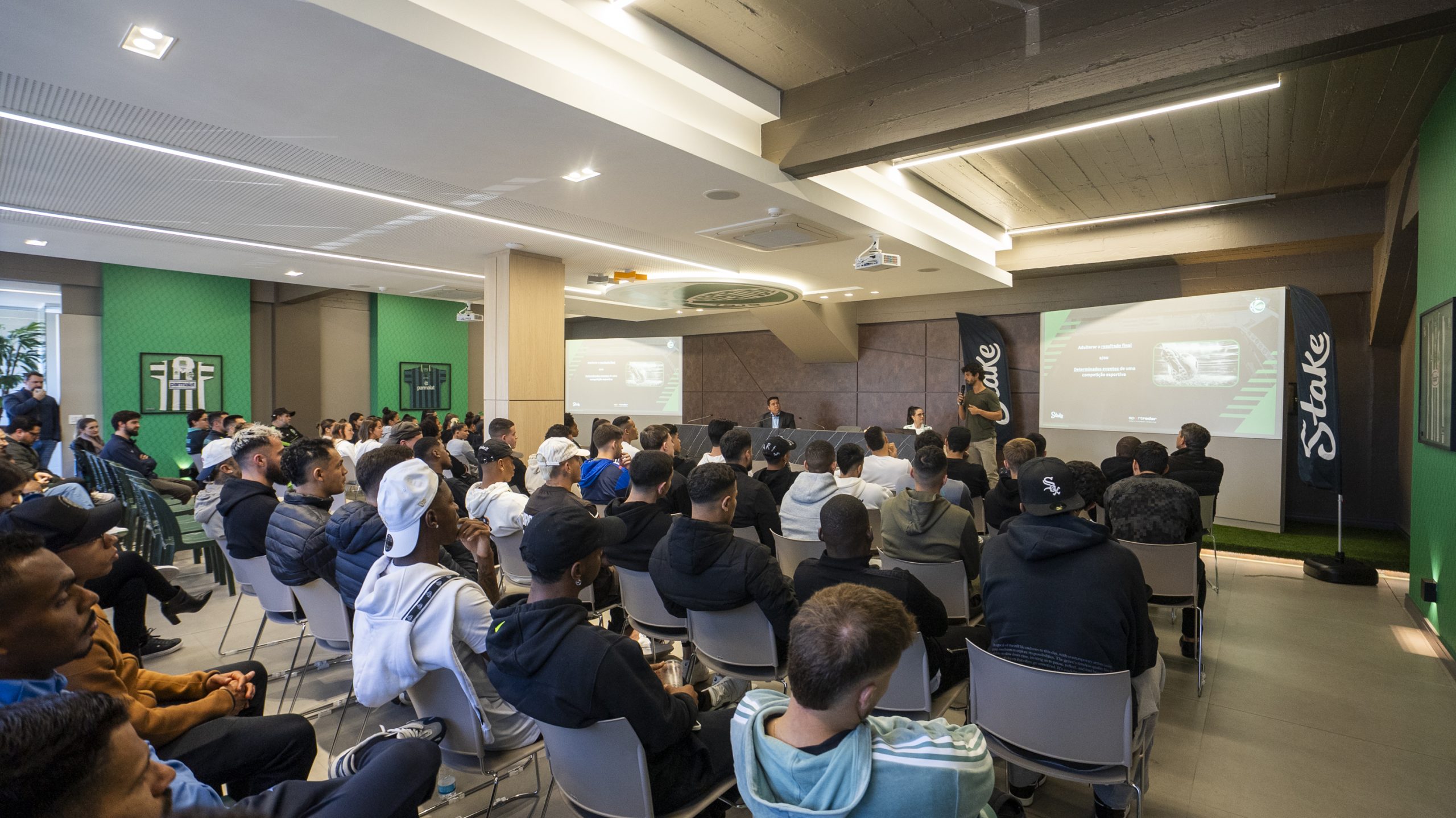 Stake Brasil e Juventude promovem workshop sobre integridade no esporte em parceria com a Sportradar