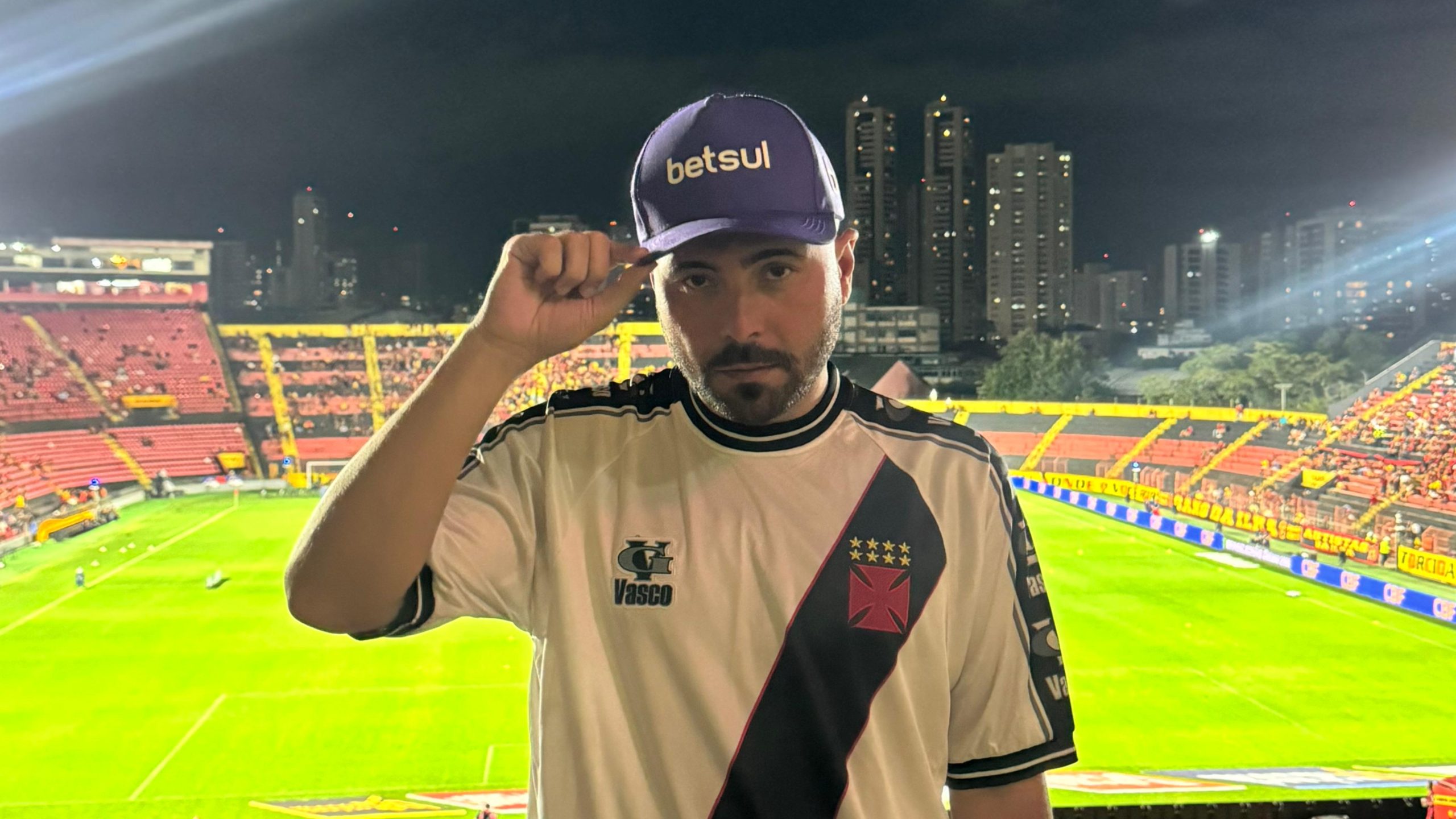 Betsul anuncia Juninho, do Vasco Mil Grau, como influenciador da marca