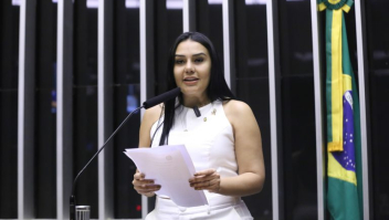 Comissão aprova destinação de parte da loteria esportiva para premiar avanços na educação