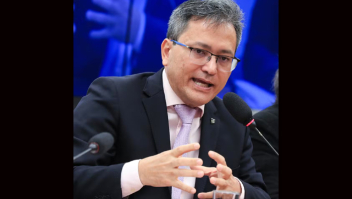 Crime usou fintechs em contrabando de cigarro e bets ilegais, diz chefe da Receita