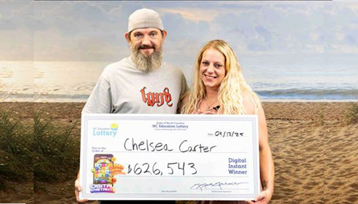 Mulher ganha prêmio de US $ 626 mil na loteria dias antes do 40º aniversário, mas o marido não acreditou que ela ganhou o prêmio principal