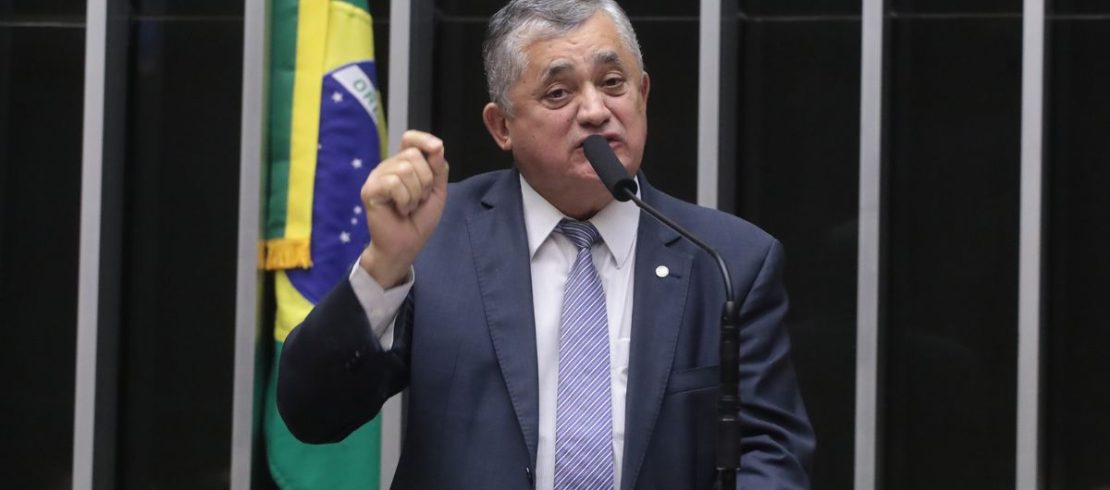Projeto de lei cria responsabilidade solidária para bancos e influenciadores em apostas ilegais