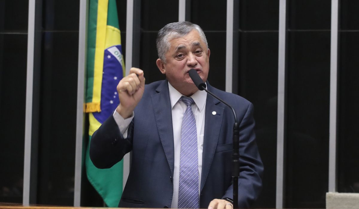 Projeto de lei cria responsabilidade solidária para bancos e influenciadores em apostas ilegais
