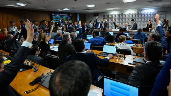 Com placar apertado, comissão mista aprova MP para compensar IOF