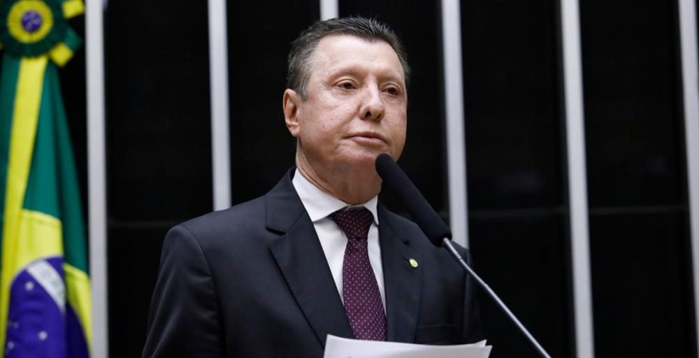 Deputado afirma que dízimo em igrejas evangélicas caiu 50% devido a apostas online