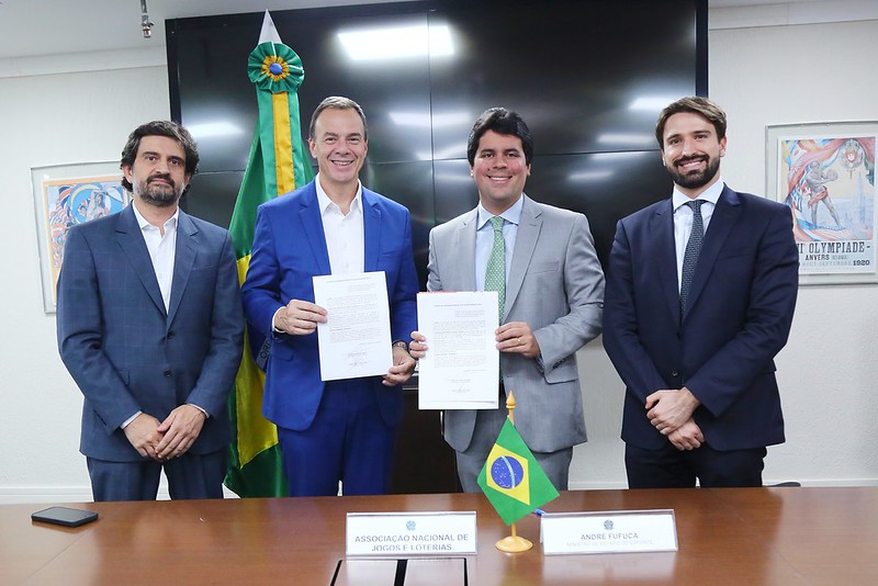 Ministro André Fufuca assina acordo com ANJL para promover a integridade esportiva e o jogo responsável 1