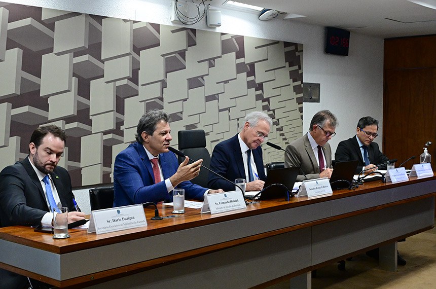 Ministro da Fazenda defende taxação de apostas e diz que setor teve participação desastrosa em debates
