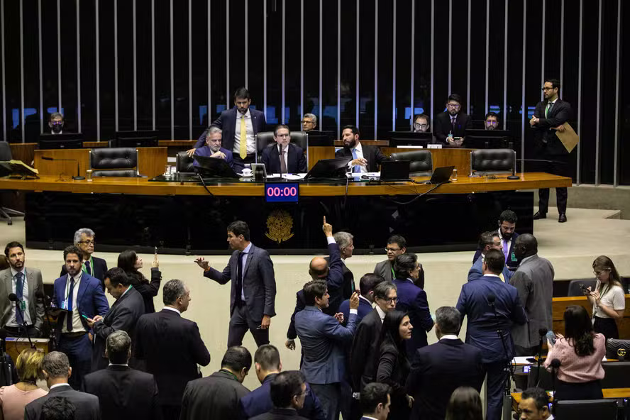 Rejeição da MP que taxaria bets provoca onda de protestos online contra o Congresso