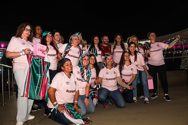 Superbet e Fluminense levam mulheres em tratamento e remissão de câncer de mama para ação especial durante Outubro Rosa 2