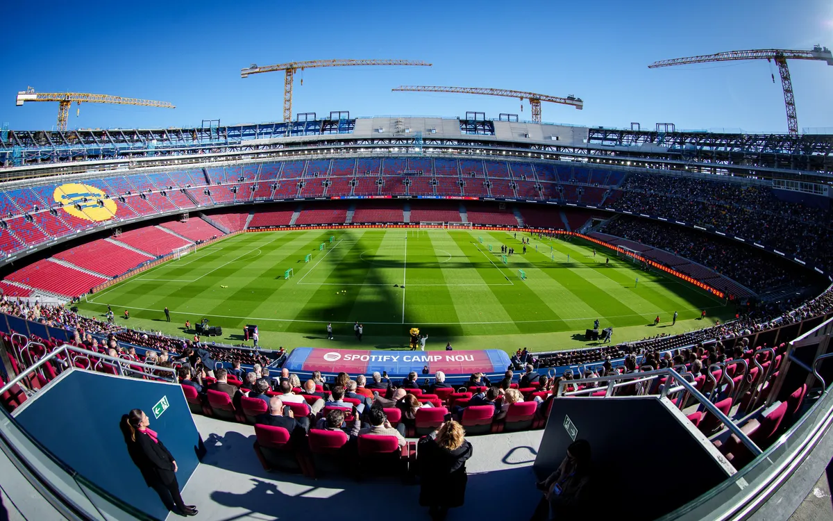 Após mais de dois anos, Barcelona volta a jogar no Camp Nou 