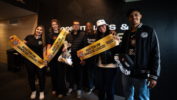 Esportes da Sorte promove reencontro entre Marcelinho Carioca e torcedores do Corinthians em ação especial na Neo Química Arena