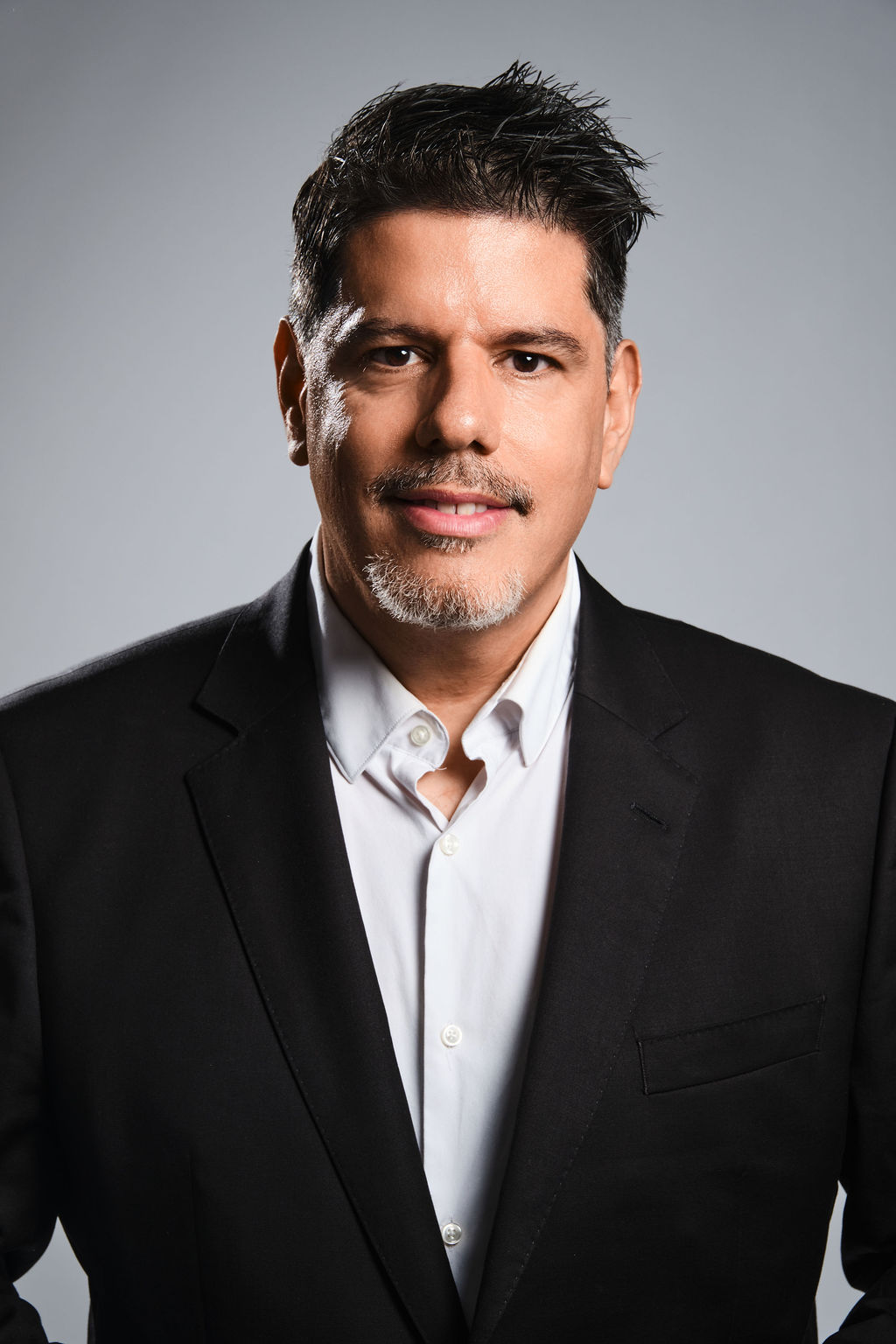 Pioneiro da indústria LatAm, Ramiro Atucha lança a Atucha Strategic Advisory