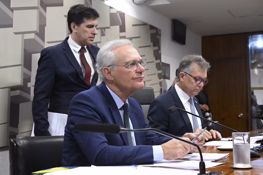 Projeto que eleva taxa sobre bets e fintechs deve ser votado na 2ª quinzena de novembro após pedido da Fazenda, diz Renan
