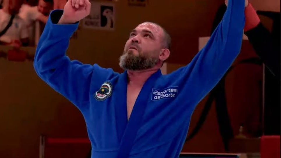 Remenson Cardoso conquista título mundial de Parajiu-Jitsu em Abu Dhabi
