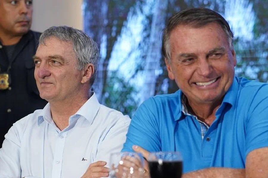 Irmão de Bolsonaro não consegue resgatar prêmio da Mega da Virada já sacado por terceiros