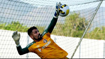 Ex-goleiro do Fluminense é afastado de clube turco após prisão de presidente envolvido em apostas