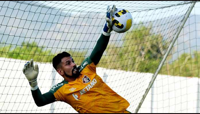 Ex-goleiro do Fluminense é afastado de clube turco após prisão de presidente envolvido em apostas