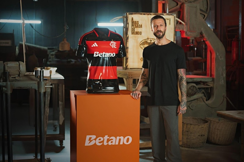 Betano e Flamengo materializam o ‘Manto Mais Pesado do Mundo’ em ativação inédita na Gávea