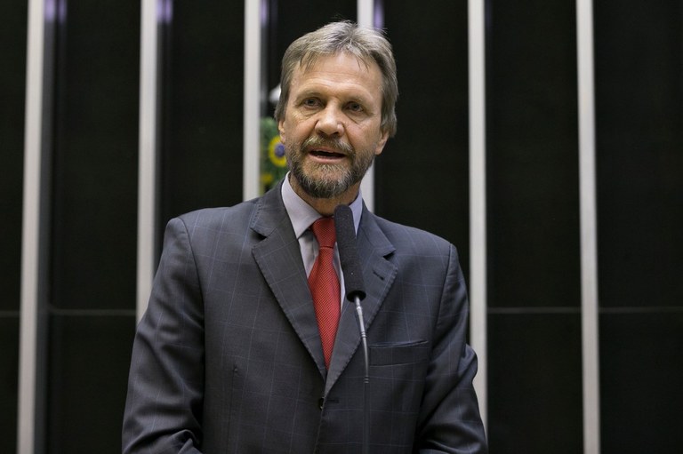 Bancada do PT apresenta projeto que proíbe apostas de quota fixa no Brasil