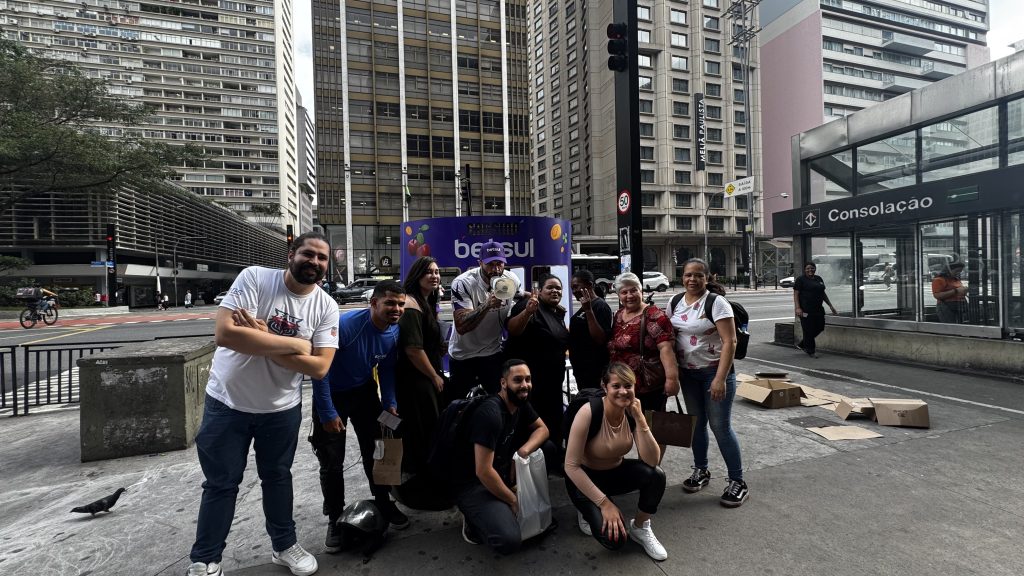 Betsul cria ‘cassino humano’ com pedestres da Avenida Paulista para conscientizar sobre Jogo Responsável 2
