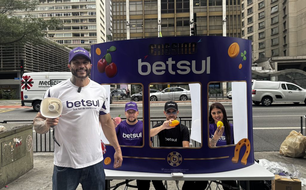 Betsul cria ‘cassino humano’ com pedestres da Avenida Paulista para conscientizar sobre Jogo Responsável 3