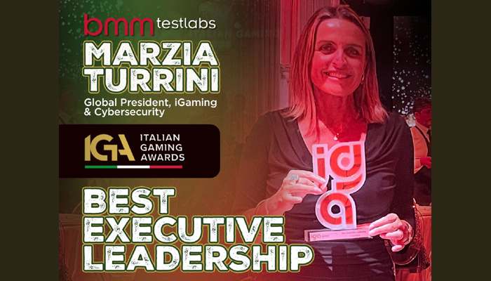 Marzia Turrini, da BMM Testlabs, ganha o prêmio de "Melhor Liderança Executiva" no Italian Gaming Awards 2026