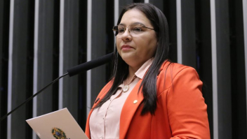 Comissão aprova projeto que proíbe crianças e adolescentes de divulgarem jogos de azar