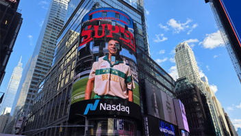 Capitão do Penta é homenageado na Times Square e causa alvoroço entre torcedores