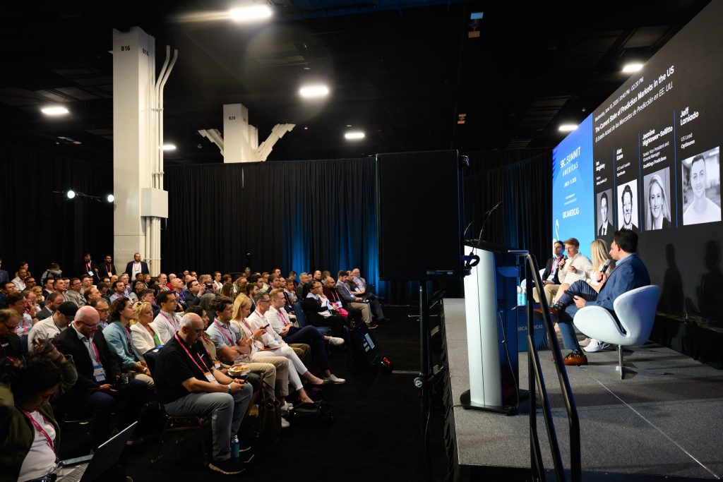 Novos formatos de networking e debates sobre o mercado de previsões roubaram a cena no SBC Summit Americas 2026